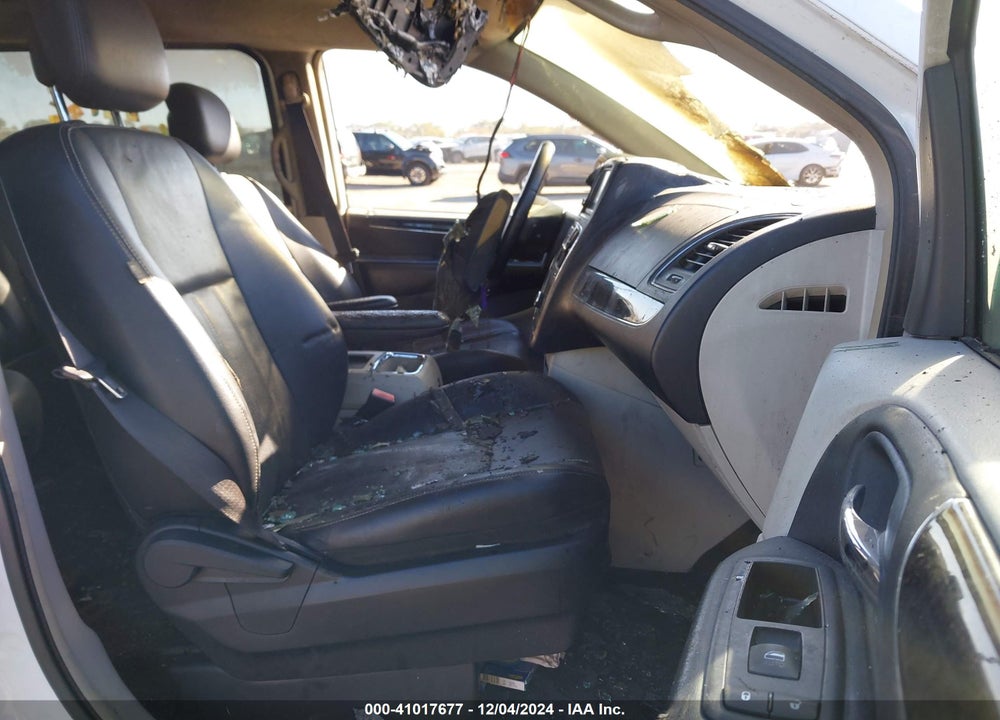 2014 CHRYSLER TOWN & COUNTRY TOURING VIN: 2C4RC1BG4ER440024