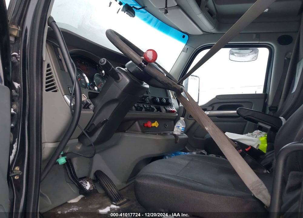 2019 KENWORTH T680 VIN: 1XKYD49X7KJ242431