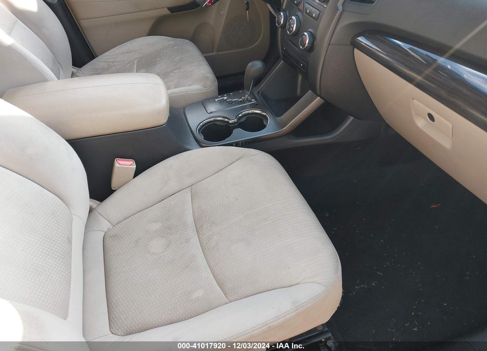 2011 KIA SORENTO LX V6 VIN: 5XYKTDA29BG078314