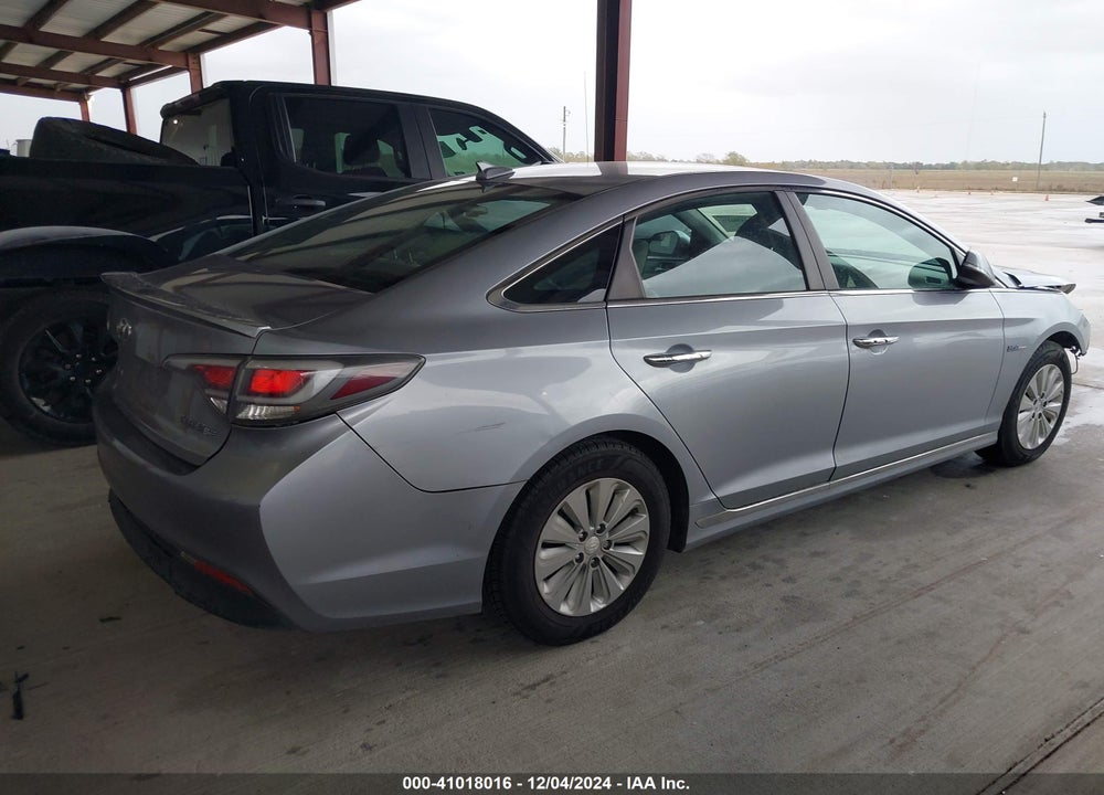 2017 HYUNDAI SONATA VIN: KMHE24L14HA048579
