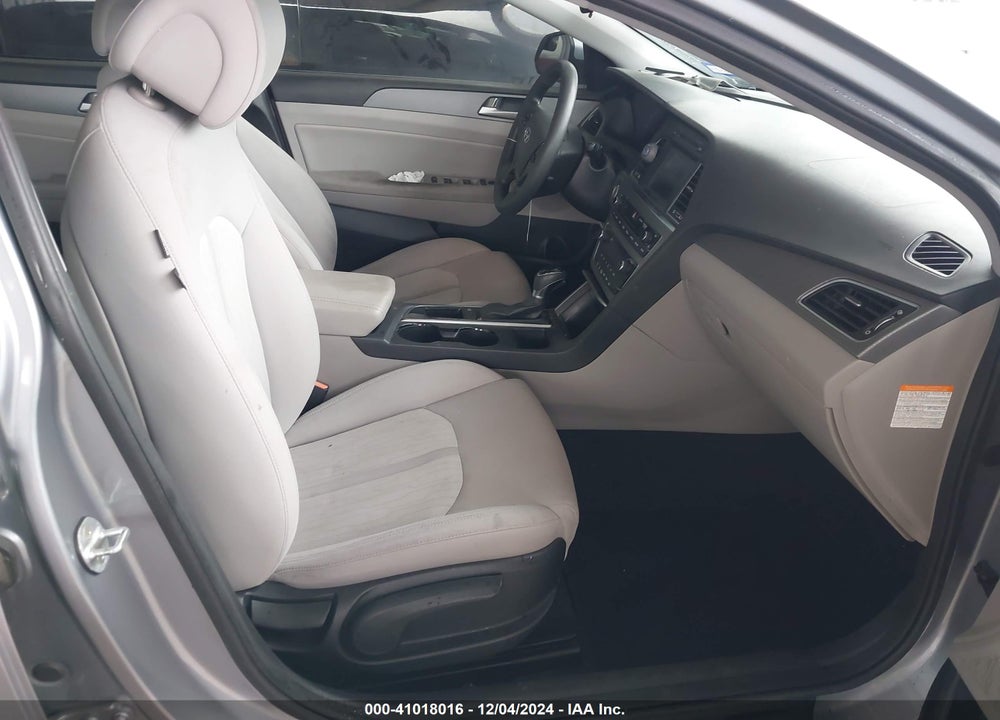 2017 HYUNDAI SONATA VIN: KMHE24L14HA048579