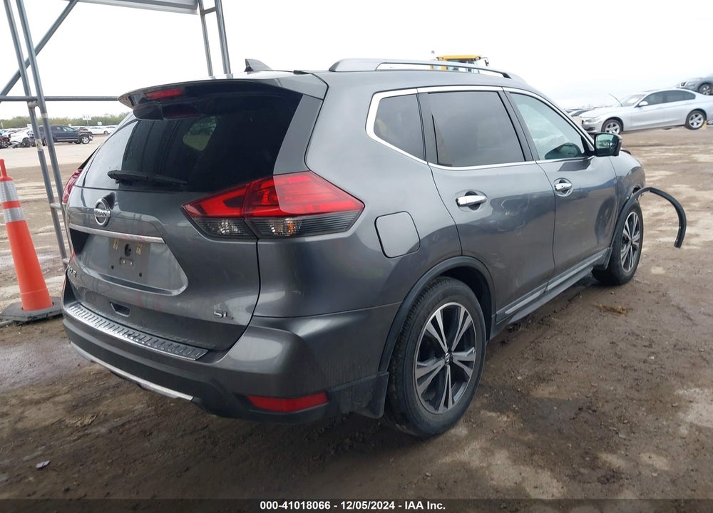 2017 NISSAN ROGUE SL VIN: 5N1AT2MTXHC883378