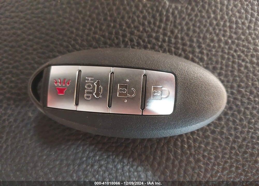 2017 NISSAN ROGUE SL VIN: 5N1AT2MTXHC883378
