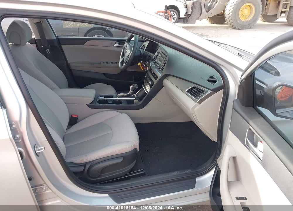 2017 HYUNDAI SONATA VIN: 5NPE24AFXHH534017