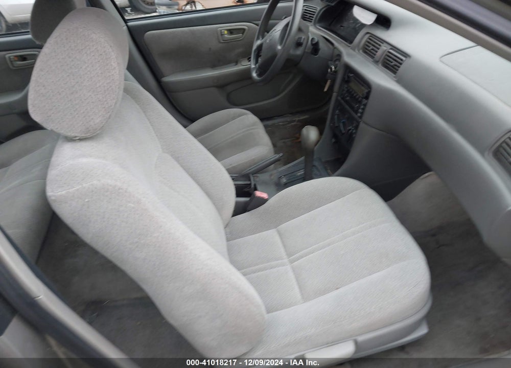 2001 TOYOTA CAMRY LE VIN: 4T1BG22K41U042482