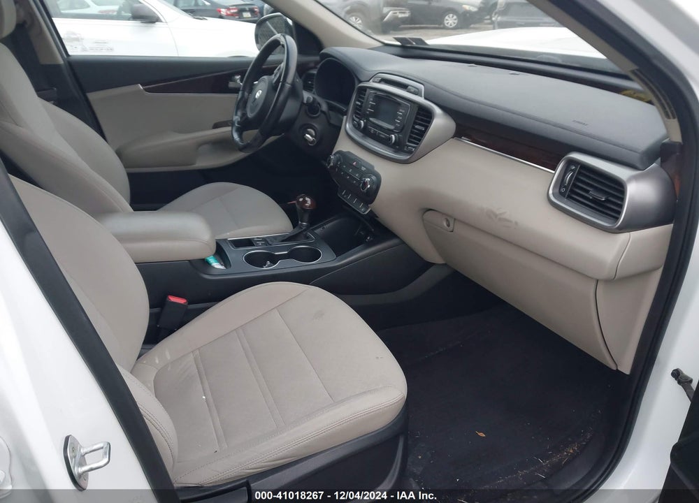 2016 KIA SORENTO 2.4L LX VIN: 5XYPG4A38GG029180