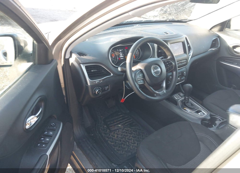 2019 JEEP CHEROKEE LATITUDE VIN: 1C4PJLCB5KD160381