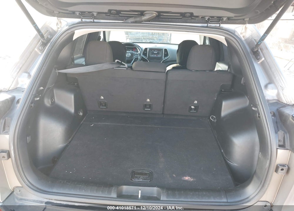 2019 JEEP CHEROKEE LATITUDE VIN: 1C4PJLCB5KD160381