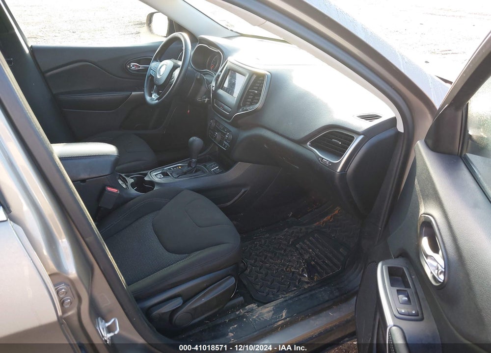 2019 JEEP CHEROKEE LATITUDE VIN: 1C4PJLCB5KD160381