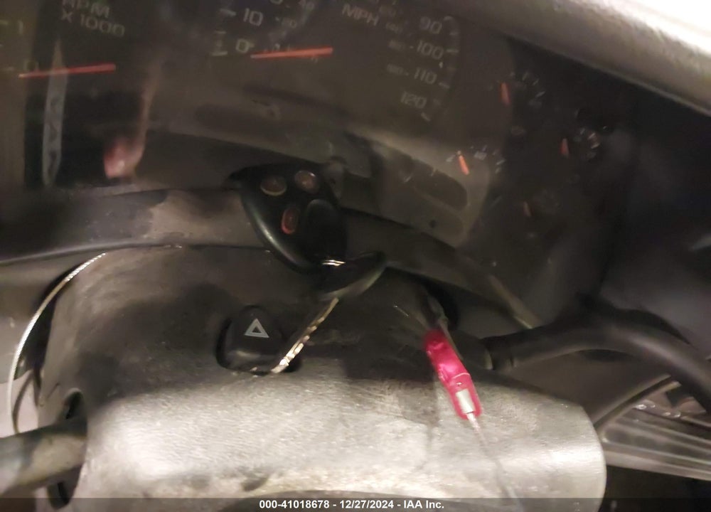 2004 GMC YUKON SLE VIN: 1GKEK13V14J172104
