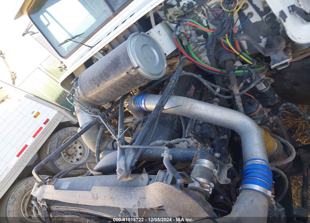 2000 FREIGHTLINER CONVENTIONAL FLD112 VIN: 1FUY3MDB6YDF47934