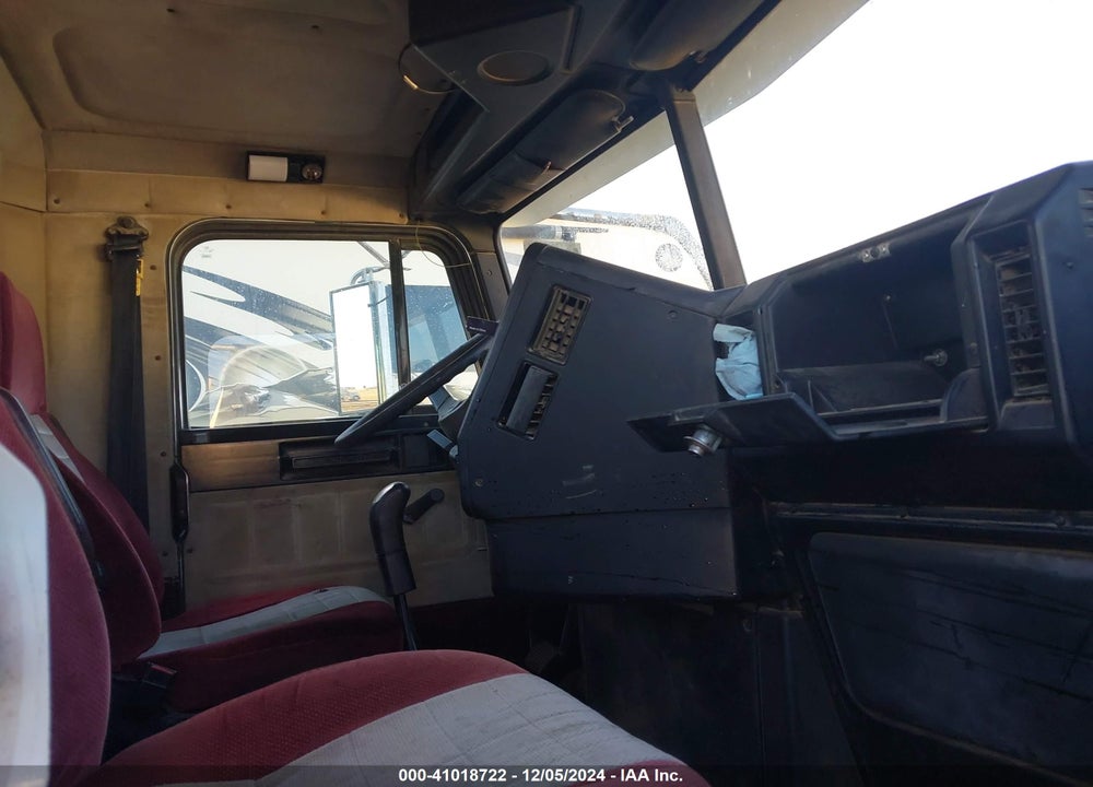 2000 FREIGHTLINER CONVENTIONAL FLD112 VIN: 1FUY3MDB6YDF47934