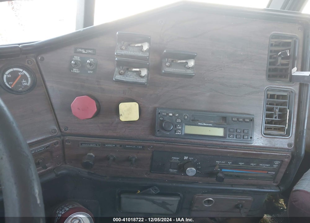 2000 FREIGHTLINER CONVENTIONAL FLD112 VIN: 1FUY3MDB6YDF47934