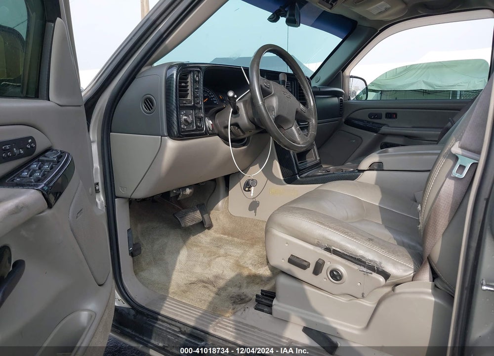 2004 CHEVROLET SUBURBAN 2500 LT VIN: 3GNGK26G34G276805