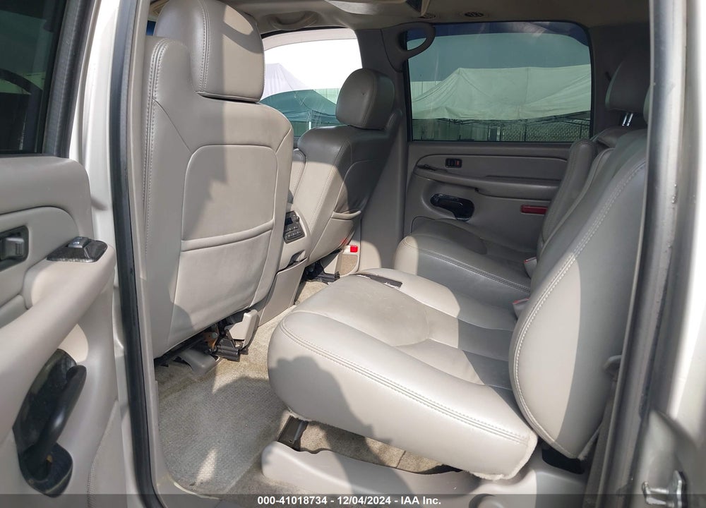 2004 CHEVROLET SUBURBAN 2500 LT VIN: 3GNGK26G34G276805