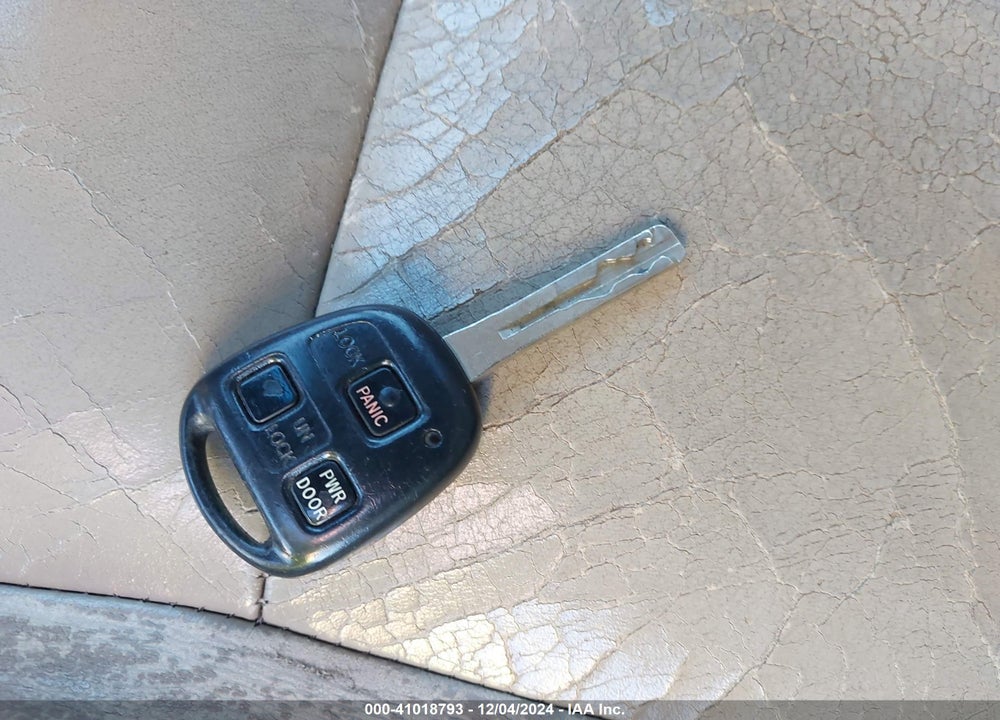 2005 LEXUS RX 330 VIN: 2T2GA31U05C020370