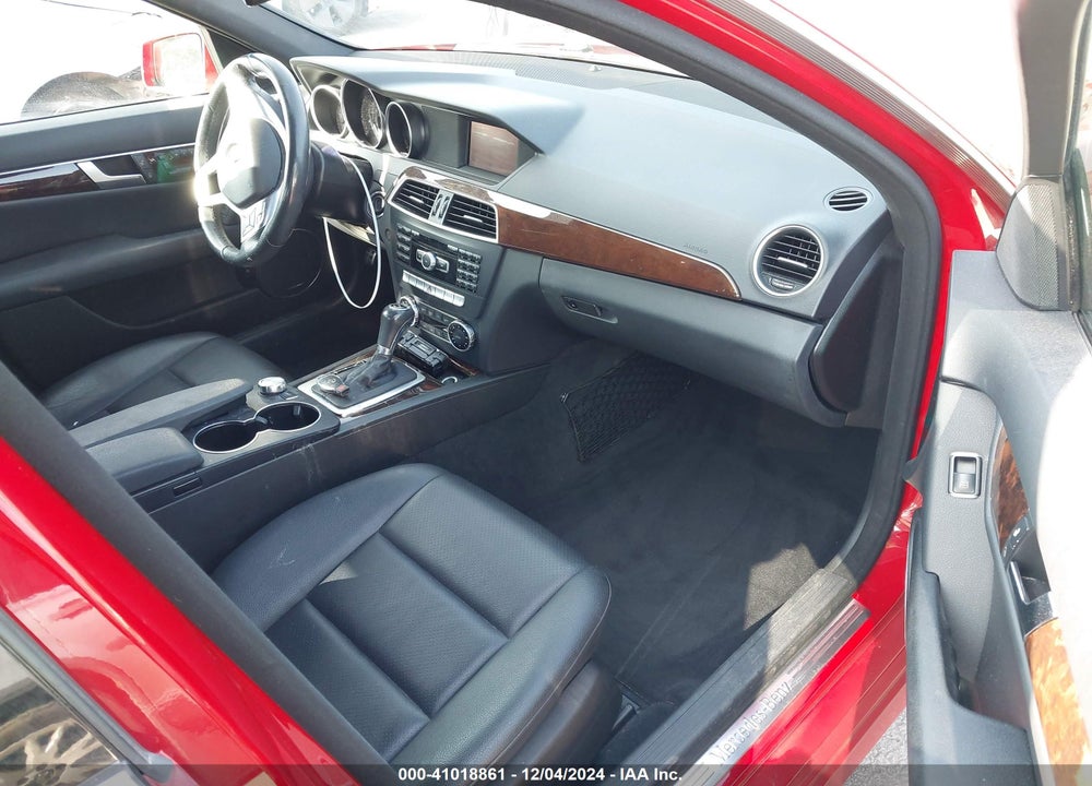2014 MERCEDES-BENZ C 250 LUXURY/SPORT VIN: WDDGF4HB7EA960224