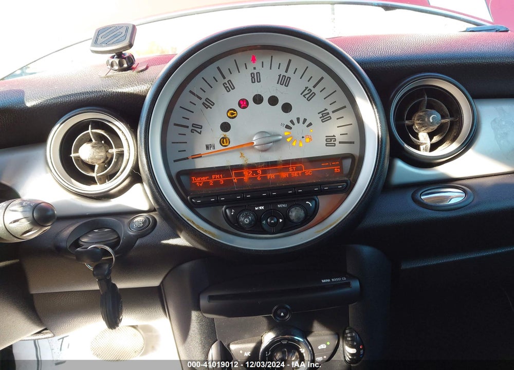 2012 MINI COOPER VIN: WMWSU3C59CT543837