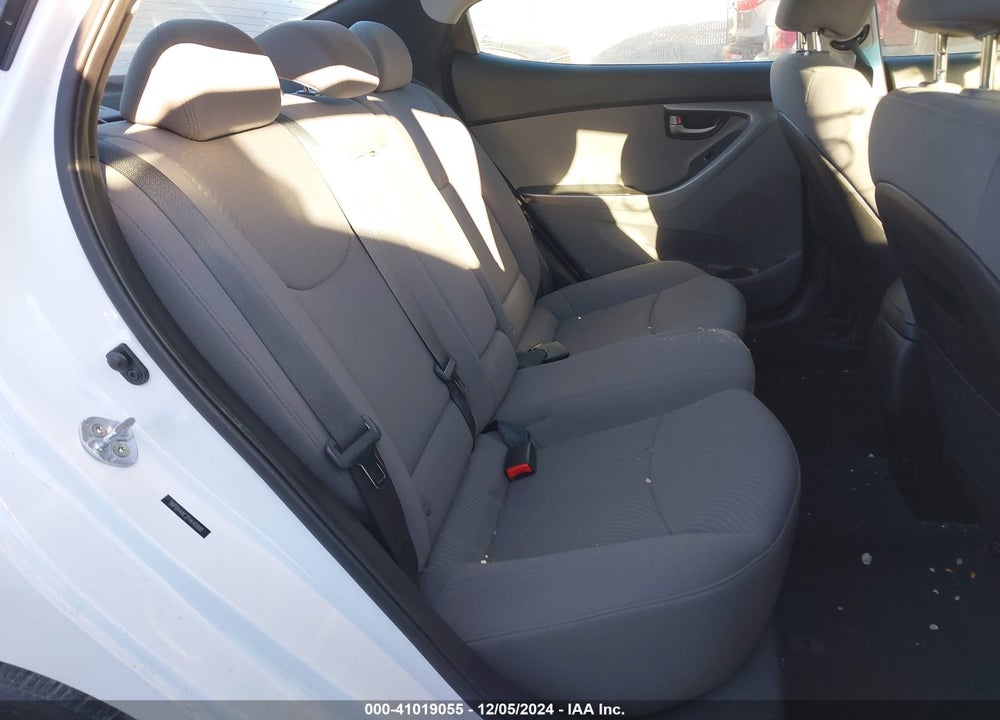 2015 HYUNDAI ELANTRA SE VIN: 5NPDH4AE2FH640900