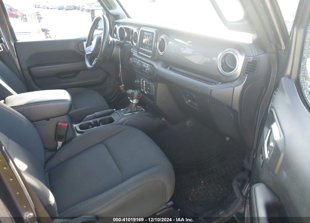 2021 JEEP WRANGLER UNLIMITED SAHARA 4X4 VIN: 1C4HJXEM5MW581647