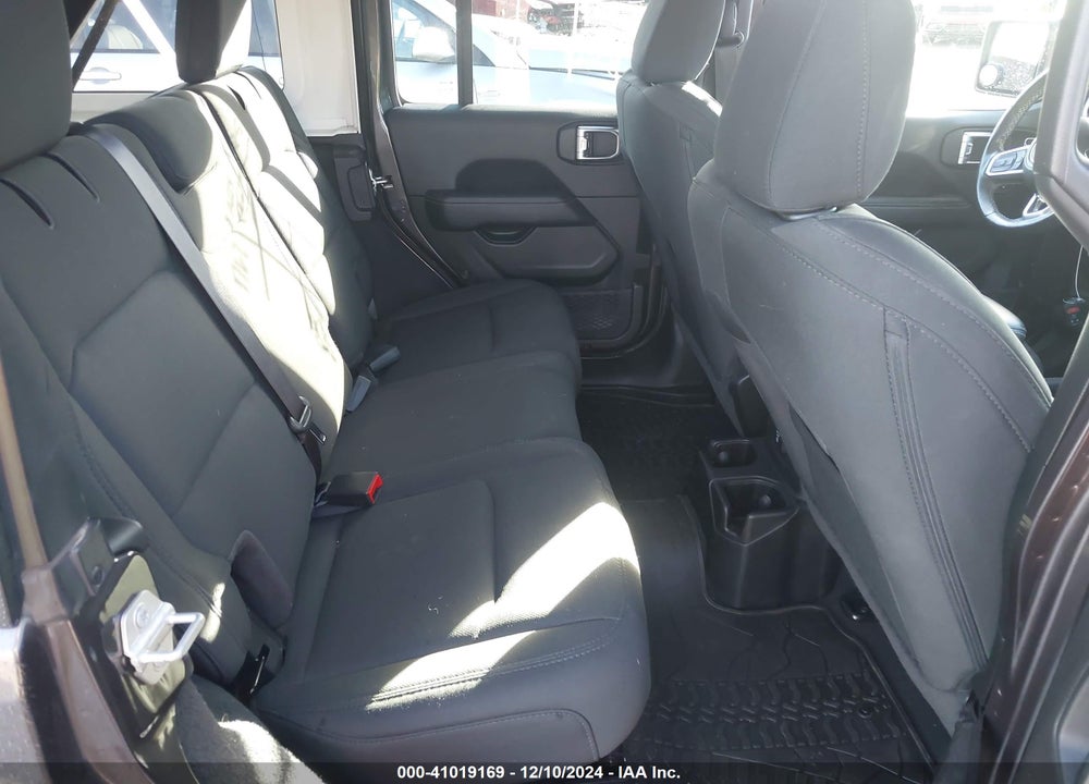 2021 JEEP WRANGLER UNLIMITED SAHARA 4X4 VIN: 1C4HJXEM5MW581647