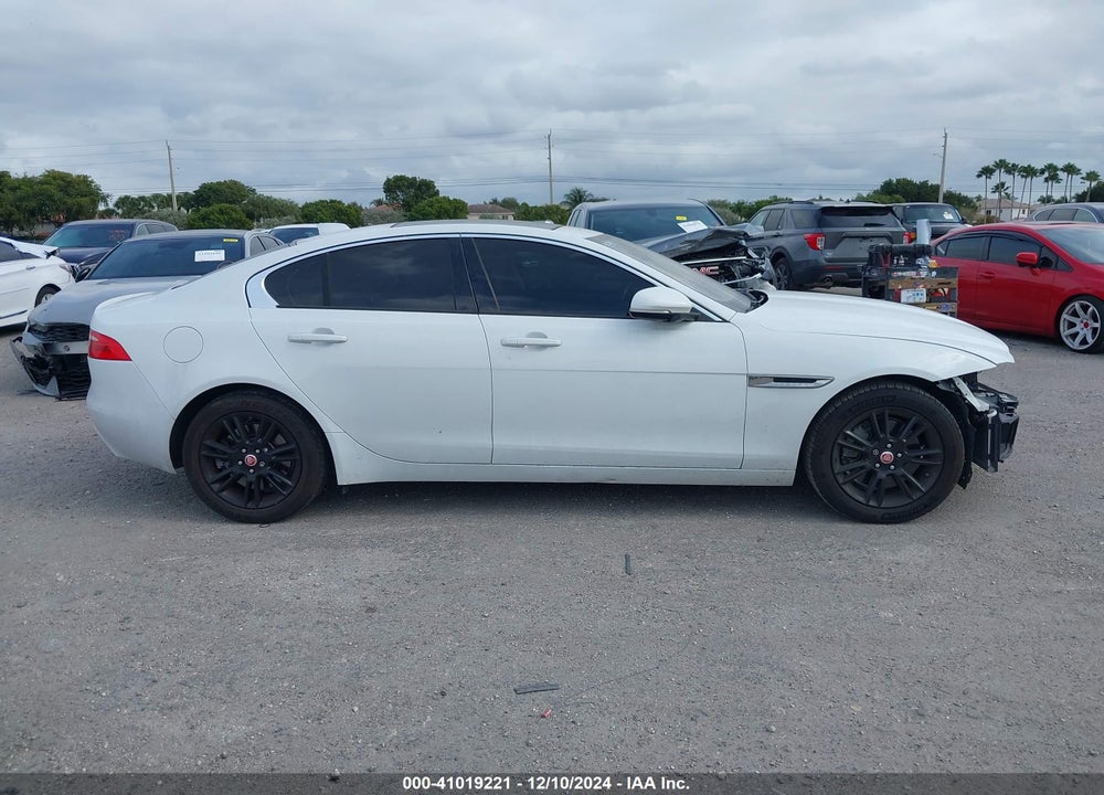 2018 JAGUAR XE VIN: SAJAD4FX9JCP35047