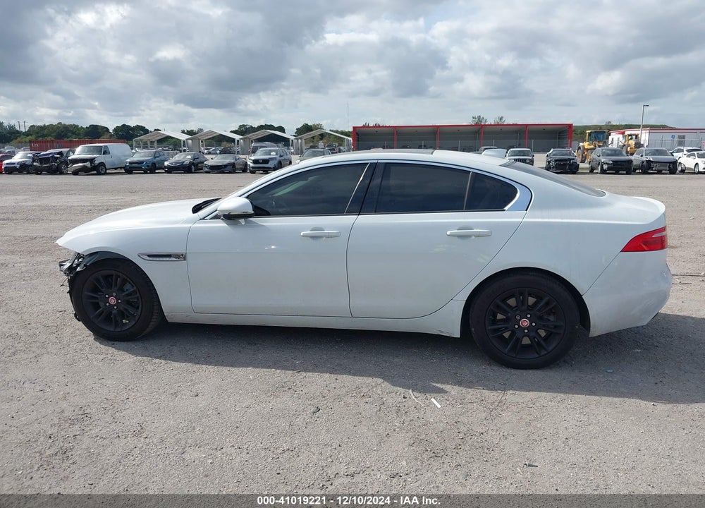 2018 JAGUAR XE VIN: SAJAD4FX9JCP35047