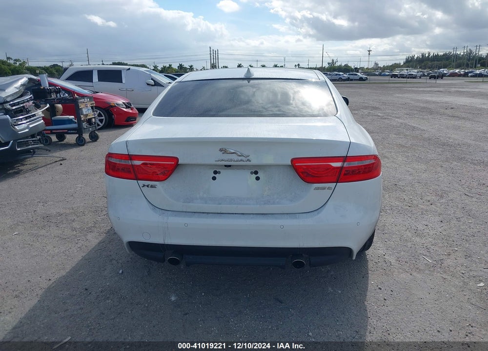 2018 JAGUAR XE VIN: SAJAD4FX9JCP35047