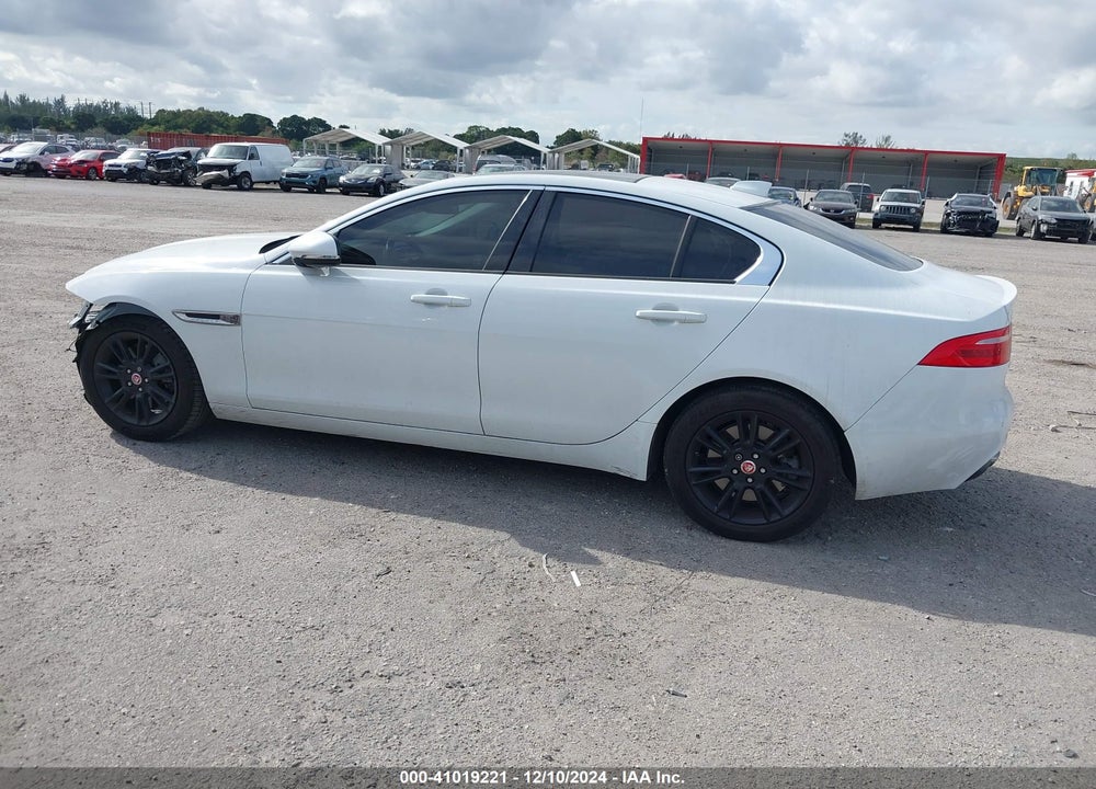 2018 JAGUAR XE VIN: SAJAD4FX9JCP35047