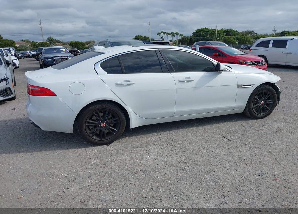2018 JAGUAR XE VIN: SAJAD4FX9JCP35047