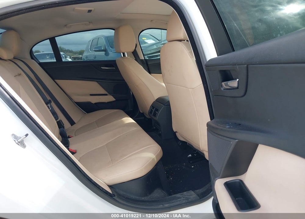 2018 JAGUAR XE VIN: SAJAD4FX9JCP35047