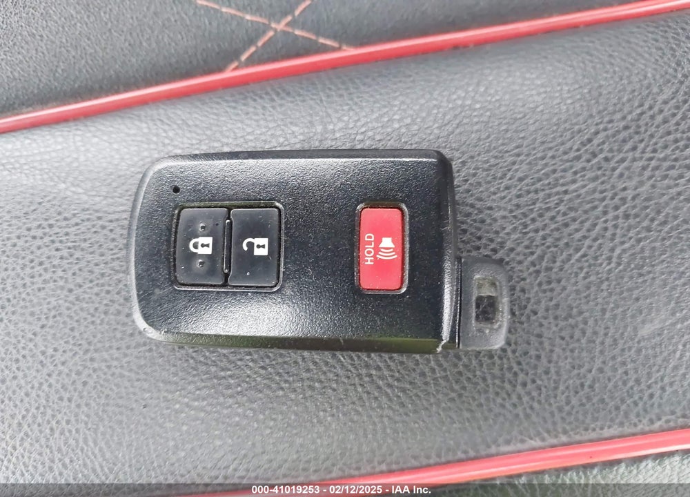 2018 TOYOTA RAV4 HYBRID XLE VIN: JTMRJREV5JD232908