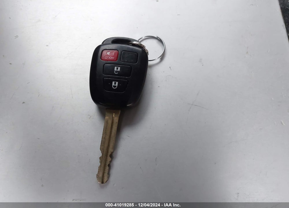2016 TOYOTA RAV4 XLE VIN: 2T3WFREV0GW267551