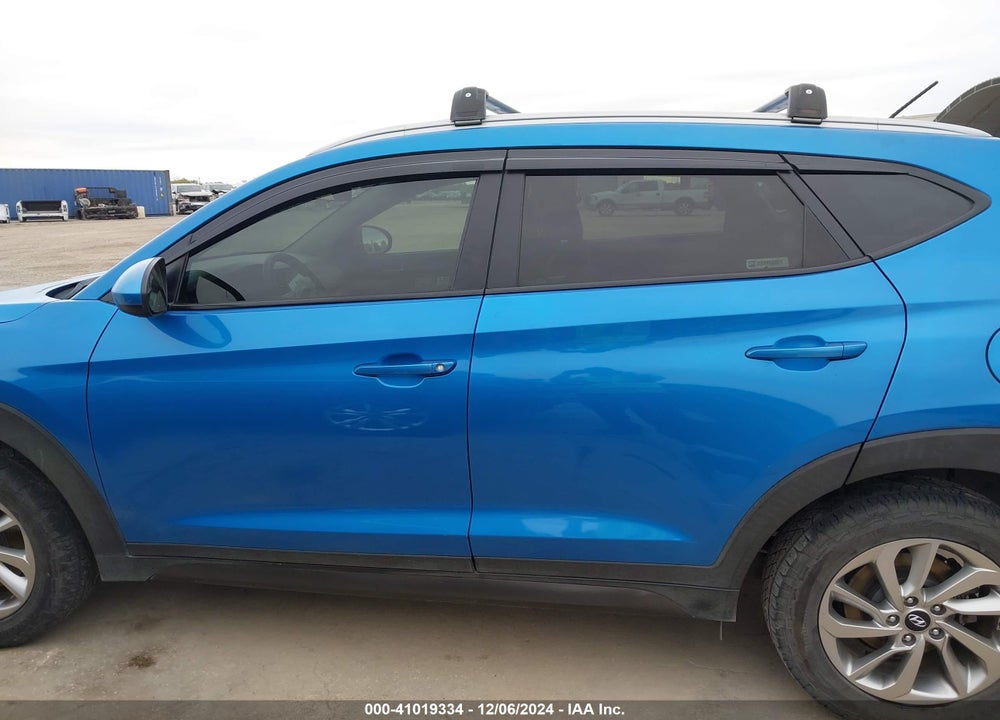 2016 HYUNDAI TUCSON SE VIN: KM8J33A42GU128589