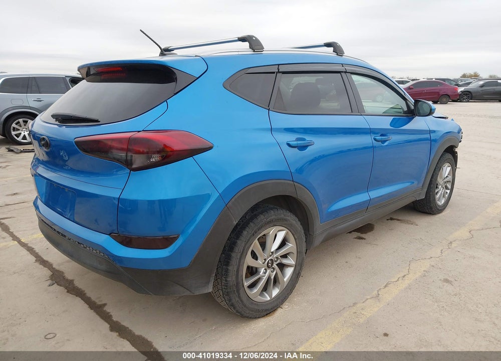 2016 HYUNDAI TUCSON SE VIN: KM8J33A42GU128589