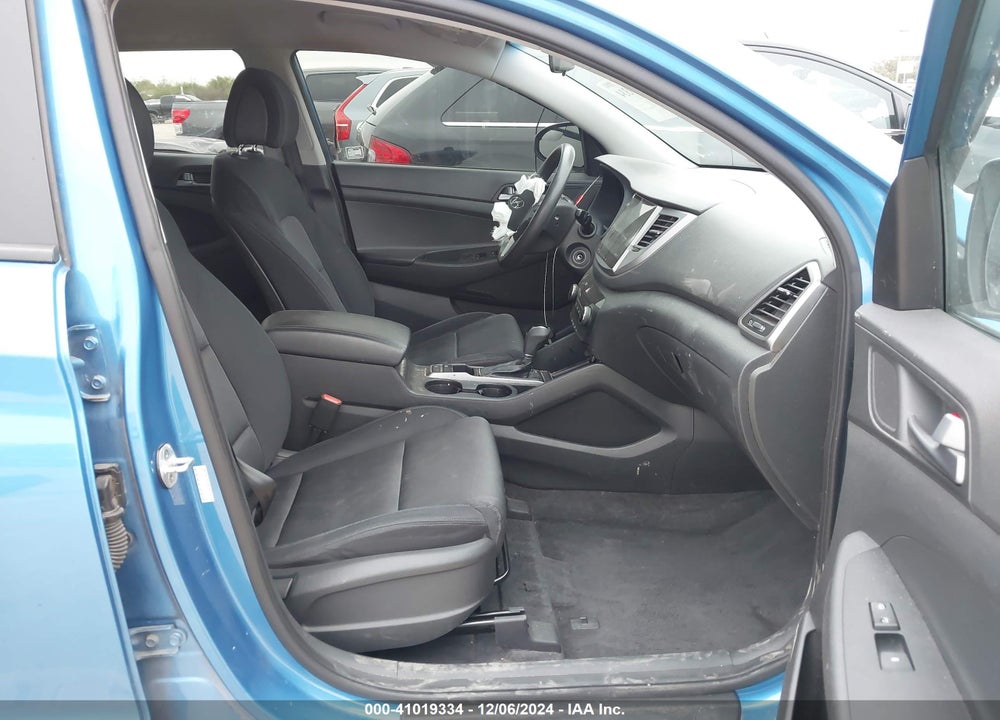 2016 HYUNDAI TUCSON SE VIN: KM8J33A42GU128589