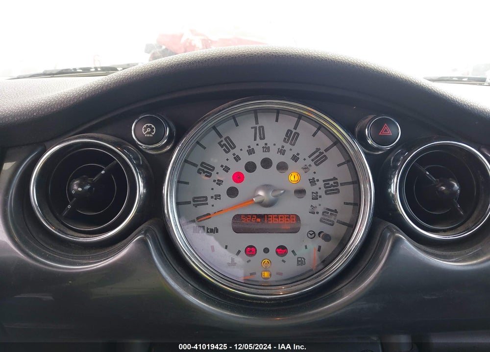 2008 MINI COOPER S VIN: WMWRH33578TU81686