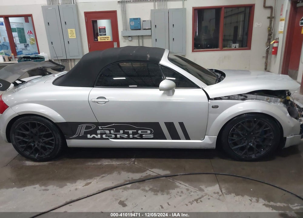 2001 AUDI TT VIN: TRUTX28N411025358