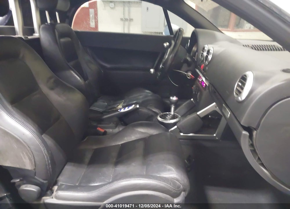 2001 AUDI TT VIN: TRUTX28N411025358