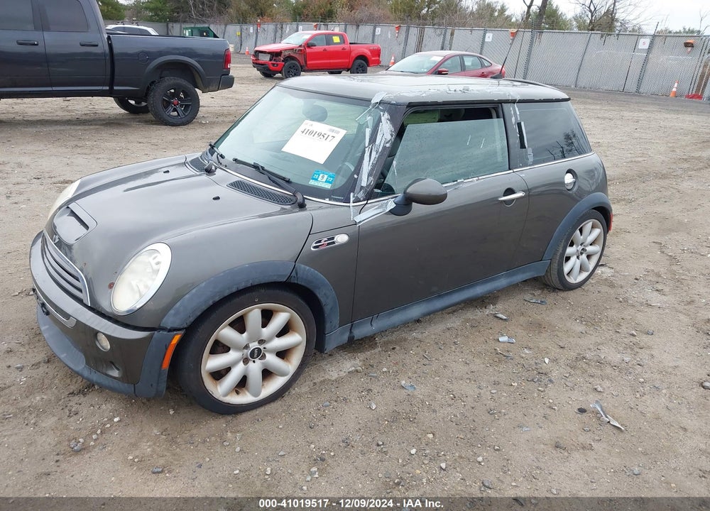 2006 MINI COOPER S VIN: WMWRE33566TN26543