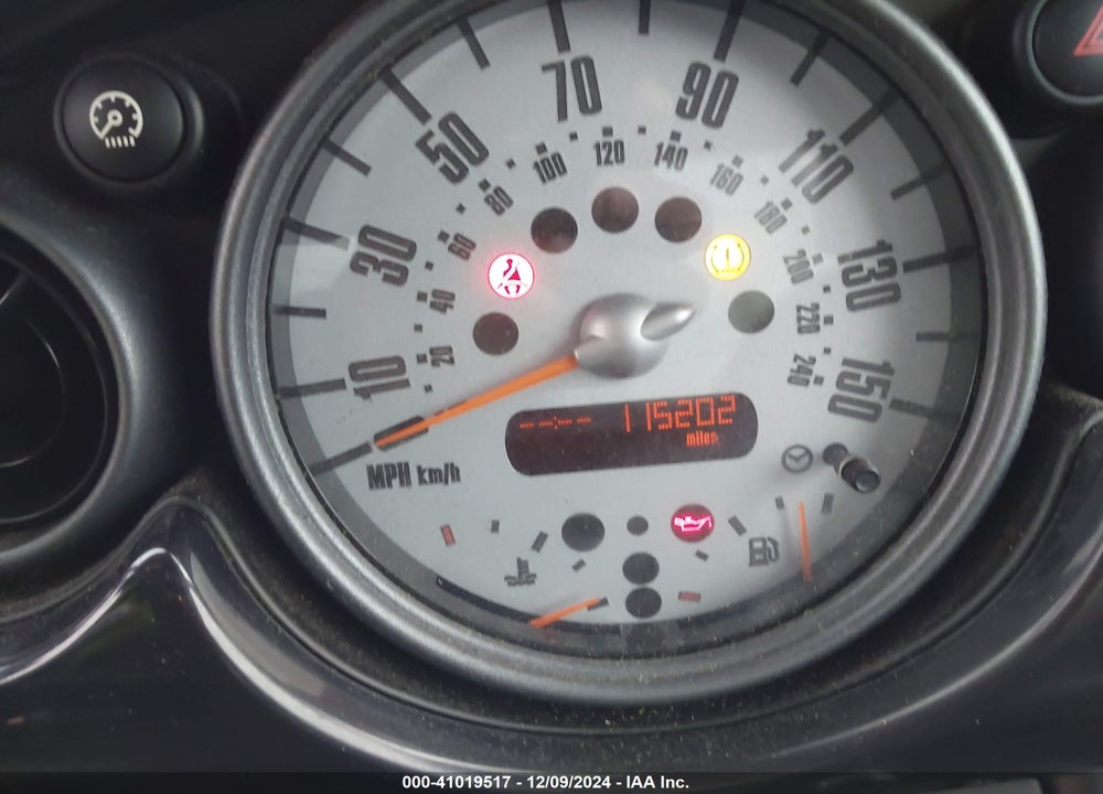 2006 MINI COOPER S VIN: WMWRE33566TN26543