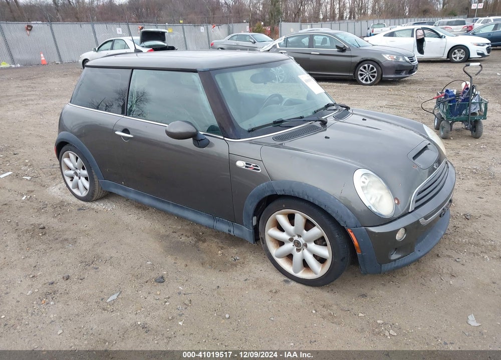 2006 MINI COOPER S VIN: WMWRE33566TN26543