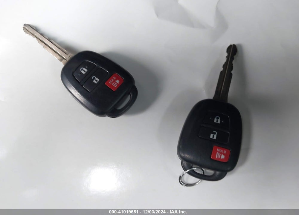 2017 TOYOTA RAV4 XLE VIN: 2T3RFREV9HW575185
