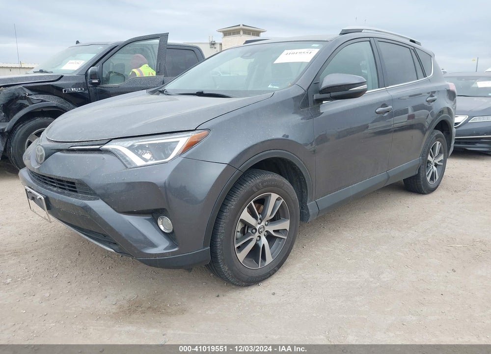 2017 TOYOTA RAV4 XLE VIN: 2T3RFREV9HW575185