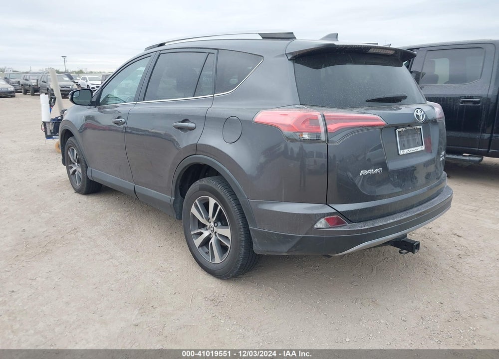 2017 TOYOTA RAV4 XLE VIN: 2T3RFREV9HW575185