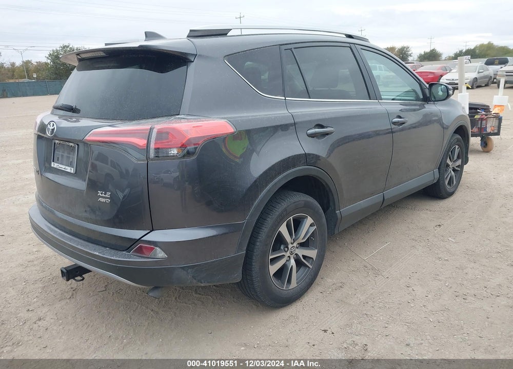 2017 TOYOTA RAV4 XLE VIN: 2T3RFREV9HW575185