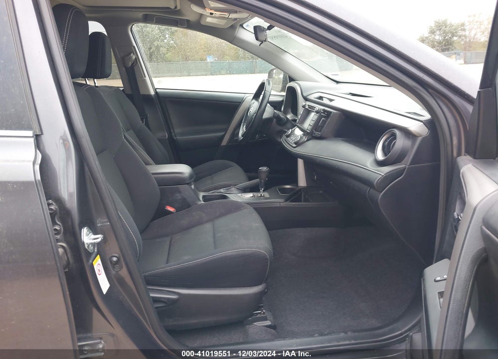2017 TOYOTA RAV4 XLE VIN: 2T3RFREV9HW575185