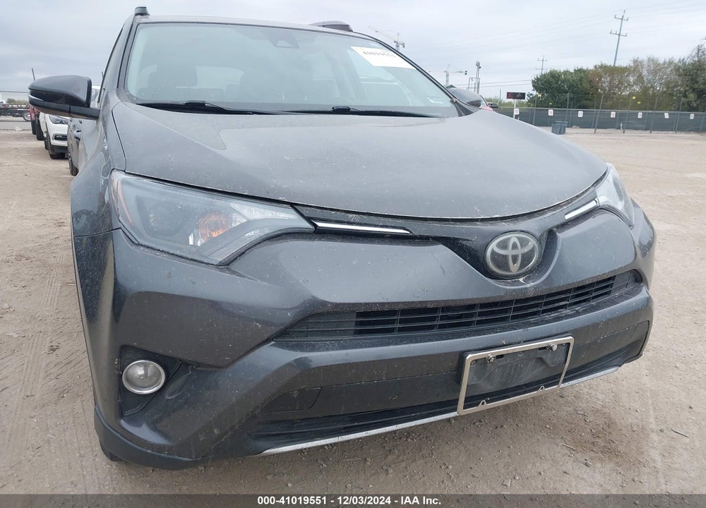 2017 TOYOTA RAV4 XLE VIN: 2T3RFREV9HW575185