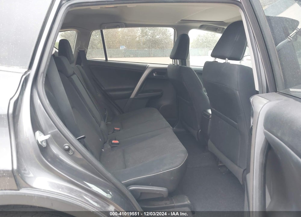 2017 TOYOTA RAV4 XLE VIN: 2T3RFREV9HW575185