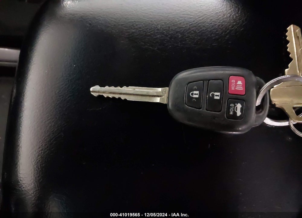 2017 TOYOTA CAMRY LE VIN: 4T1BF1FK6HU670416
